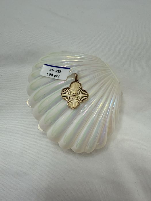 Кольцо и кулон.