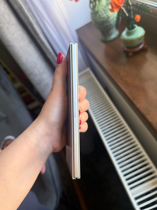 Vând Samsung z fold 7 pliabil!
