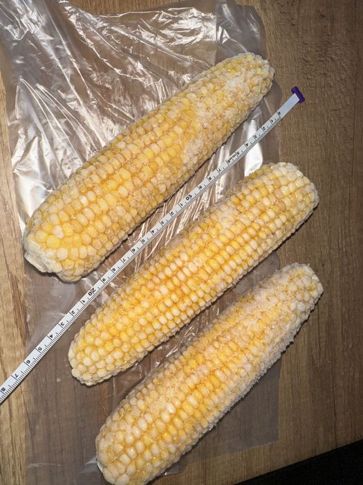 Продавам замразена царевица на кочан?!