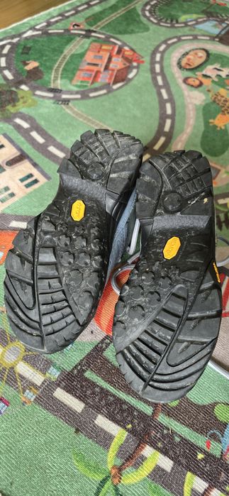 Ghete, bocancei, papuci cu membrană goretex 31 si talpa vibram