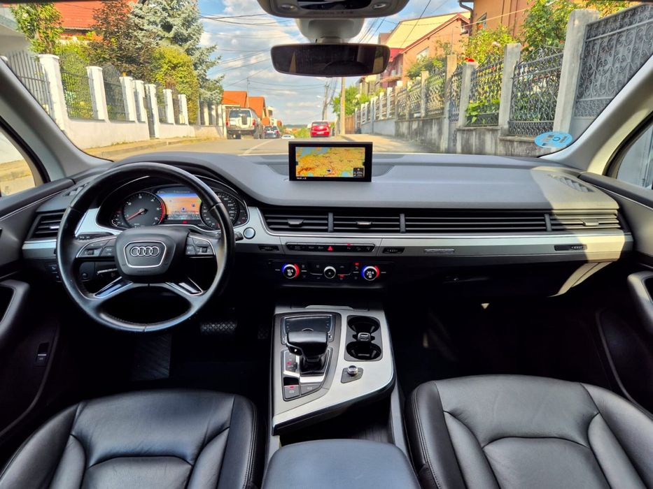 Audi q7 s line matrix 7 locuri motor 70000 km