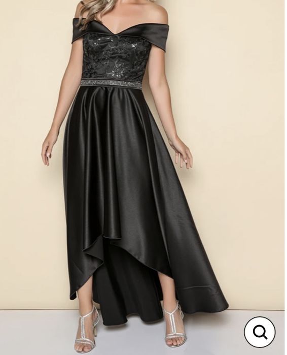 Rochie neagra asimetrica cu umeri goi si broderie