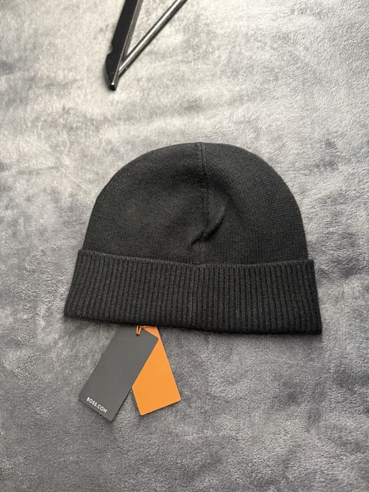 Boss caciula Landrenia neagra unisex mix lana vascoza noua originala