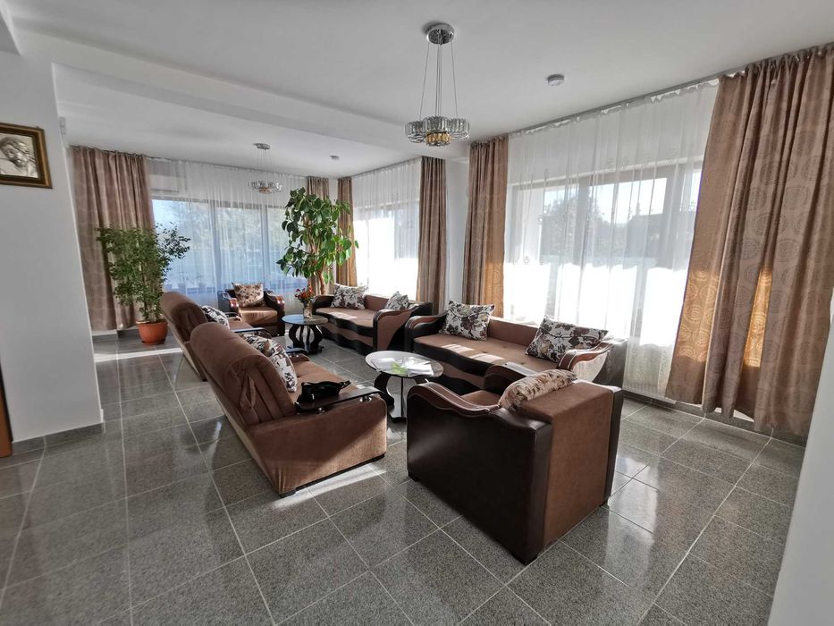 Pensiune 3 margarete, 8 camere, SC 538mp, teren 2000mp, foisor