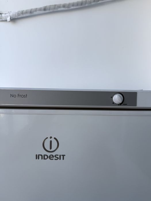 Продам морозильник Indesit