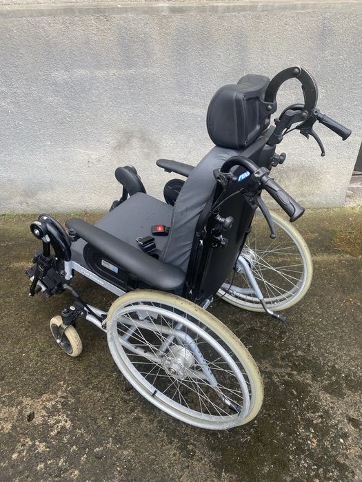 Scaun rulant multifunctional