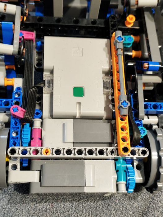 Лего 42140 Lego Technic App Controlled Transformation Vehicle