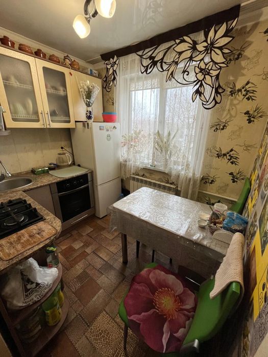 Продаетя 2 ком квартира р-не Уюта