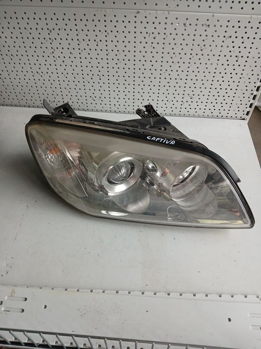 Десен фар Chevrolet Captiva
