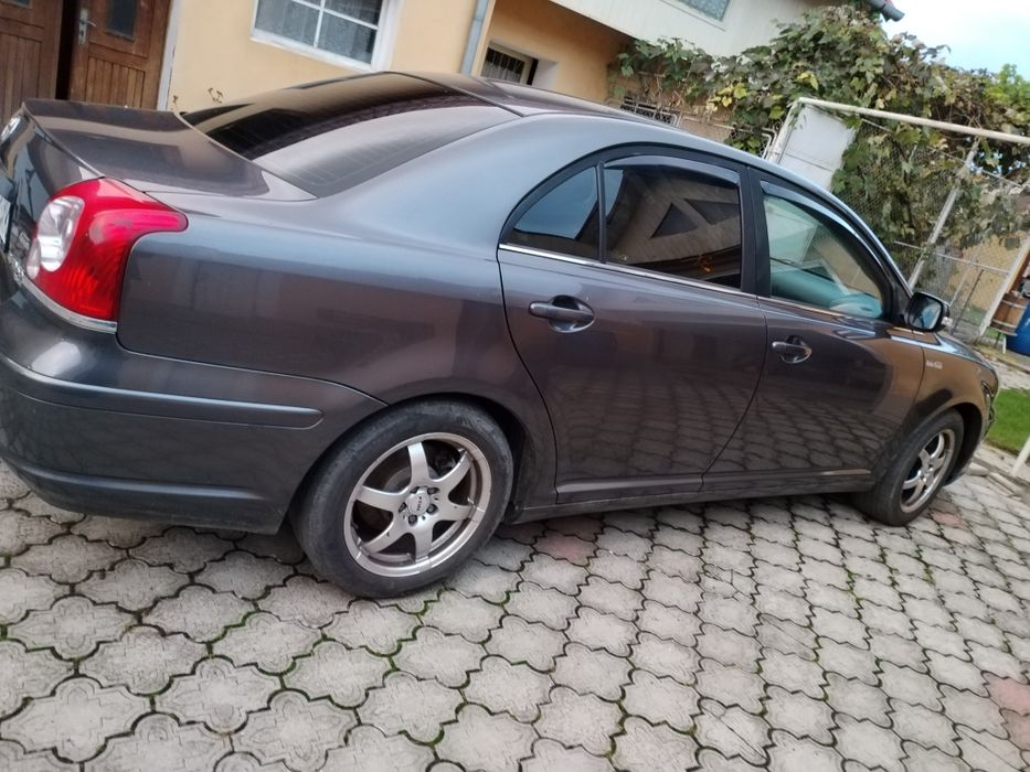 Autoturism Toyota Avensis