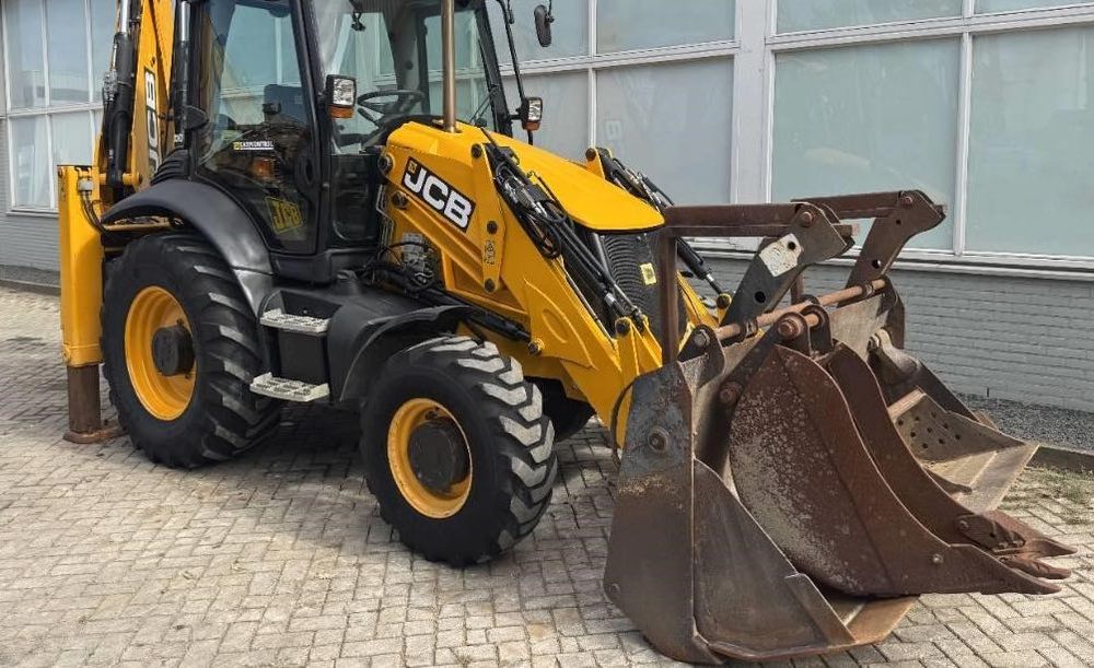 Комбиниран багер JCB 3CX | 2011 г. | 4x4 | 4 720 моточаса | 4-в-1