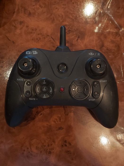 Игрушка Дрон квадрокоптер на радиоуправлении