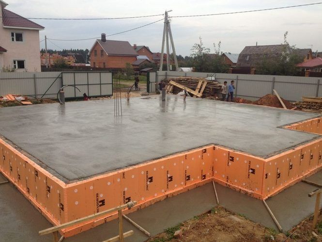 Монолит, фундамент, кладка, заборы.