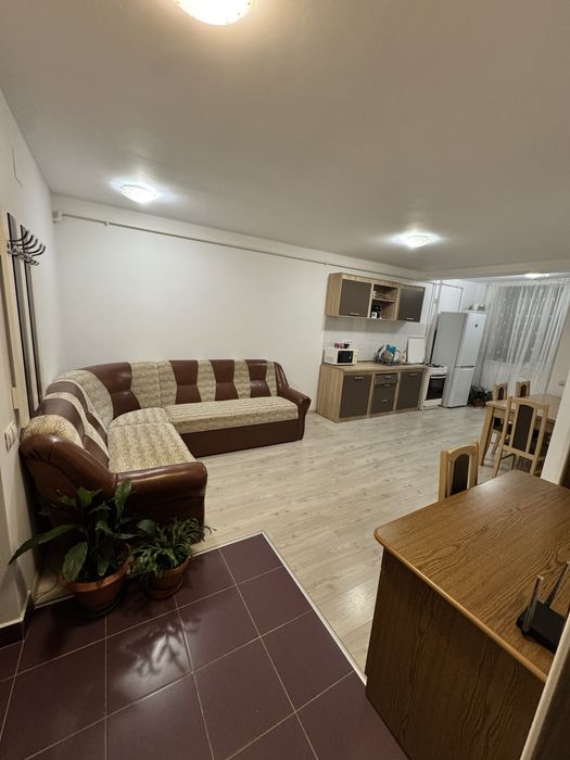 Inchiriez apartament