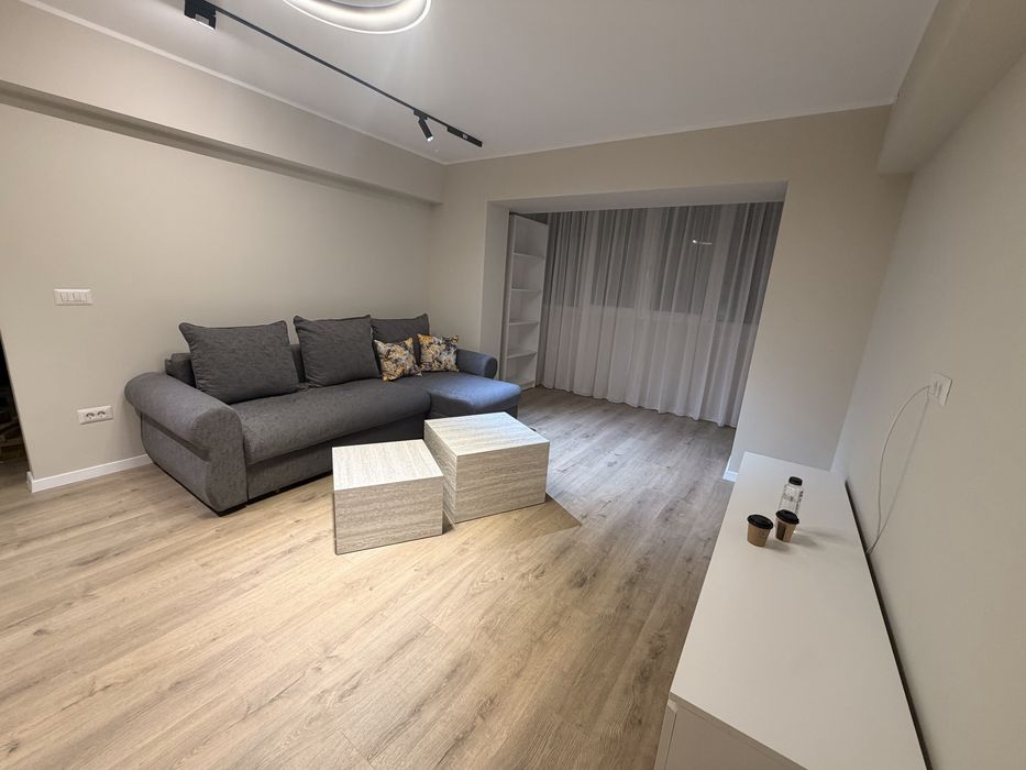 Inchiriez apartament 4 camere zona centrala