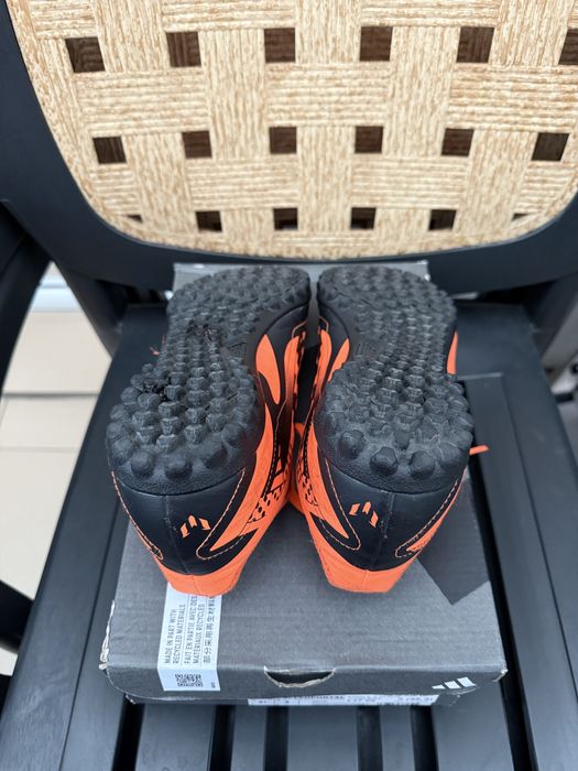 Продавам футболни обувки Адидас - номер 35 1/2