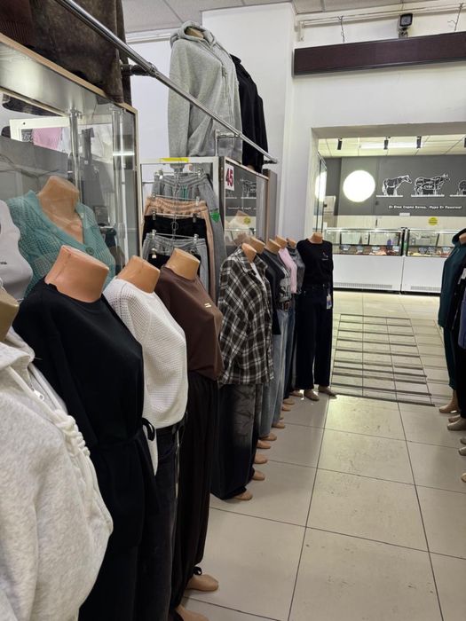 Продаеться отдел женской одежды