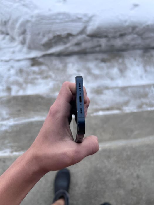 iPhone 13 б/у синего цвета