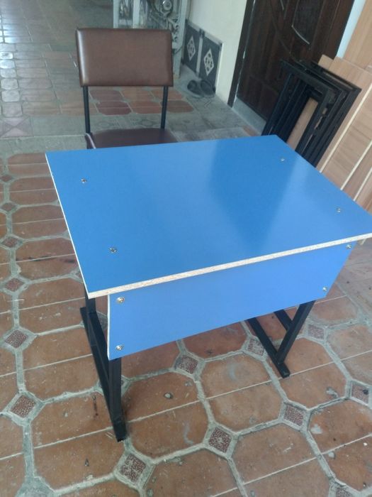 Продаётся парта со стулем