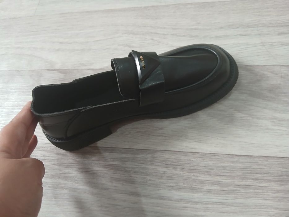Продам женскую обувь ботинки
