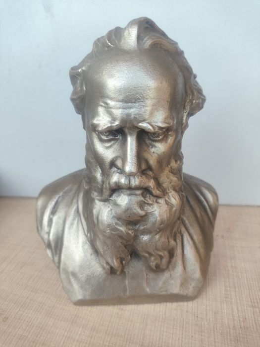 Продам бюст Л.Н.Толстого