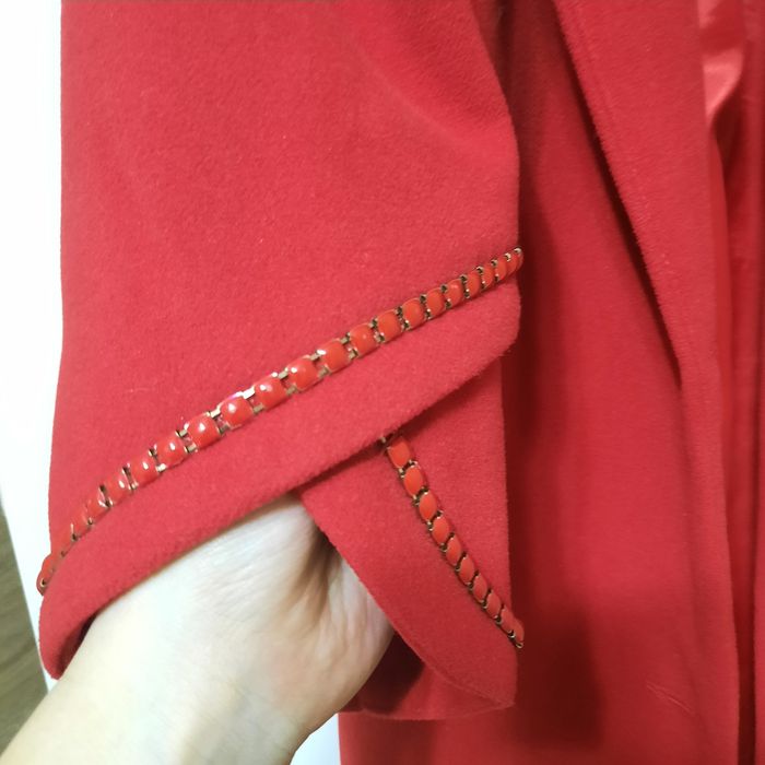 Пальто цвет красный