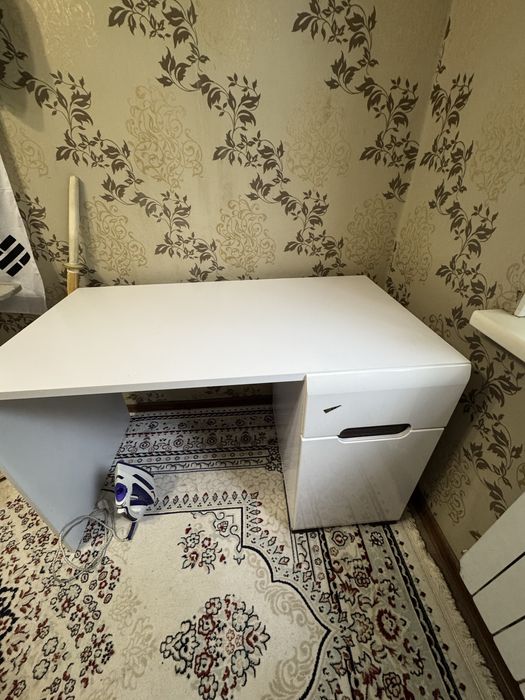 Письменный стол  с креслом