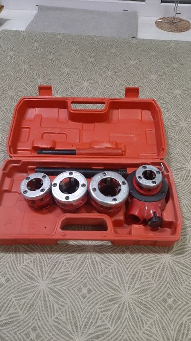 Трубный набор. Для нарезки резьбы.