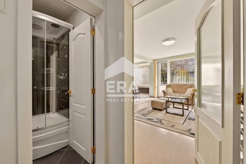 Дава се под наем Четиристаен апартамент в Варна, Център - 96 кв.м за 1500 € - Снимка #10