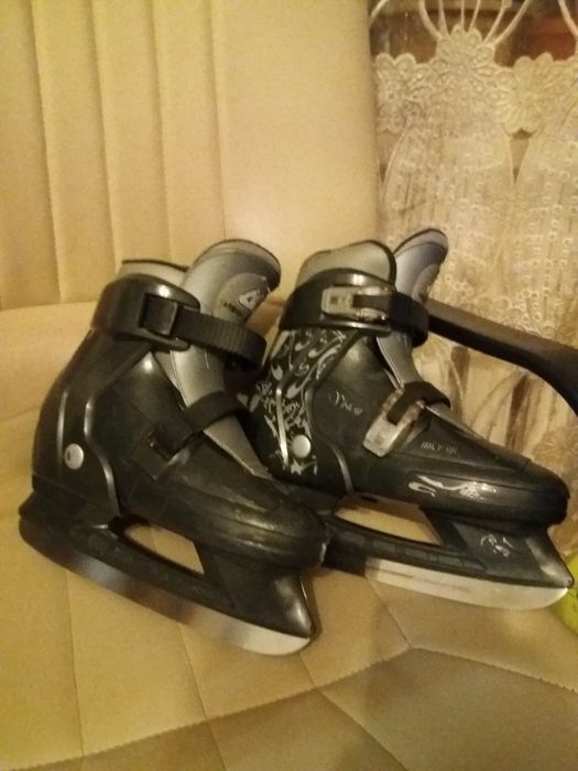 Хоккейные коньки