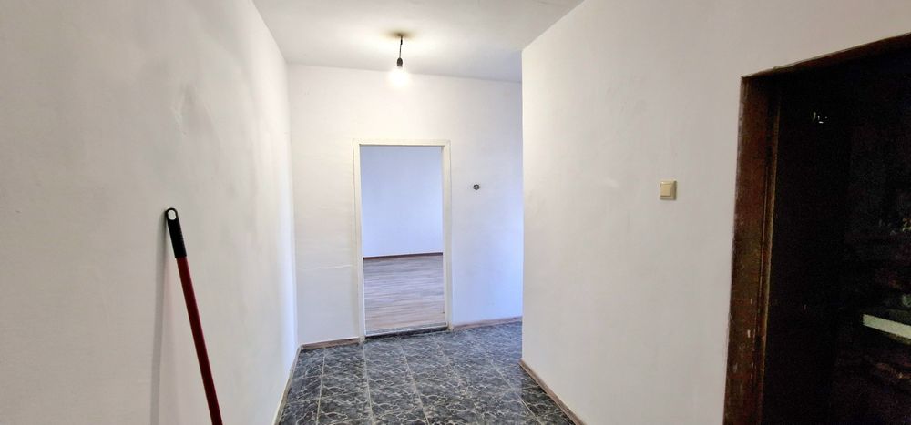 Продава се Тристаен апартамент в Търговище, Вароша - 75 кв.м за 850 €/кв.м - Снимка #4