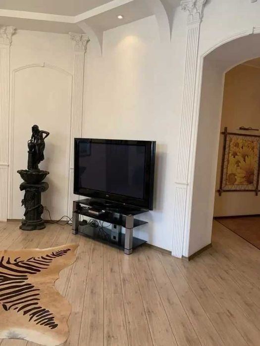 Дава се под наем Двустаен апартамент в София, Център - 55 кв.м за 397.8 € - Снимка #3