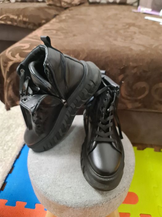 Vând ghete dama piele marca Caspian Sea