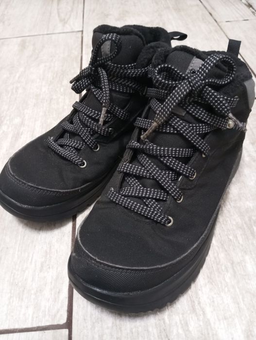 Продавам зимни обувки Quechua закупени от Декатлон .