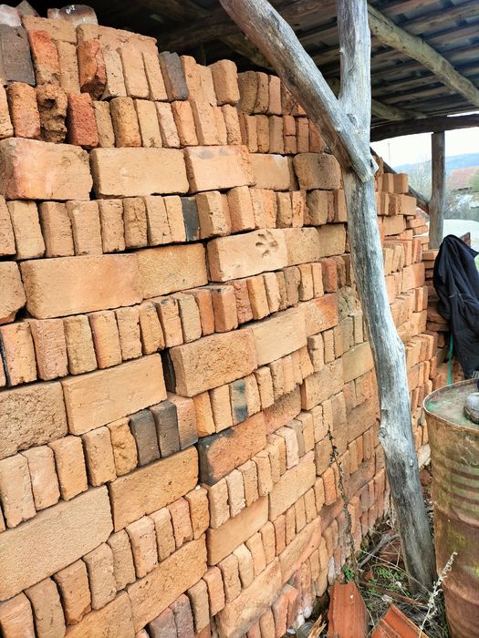 Vând cărămidă noua nefolosita