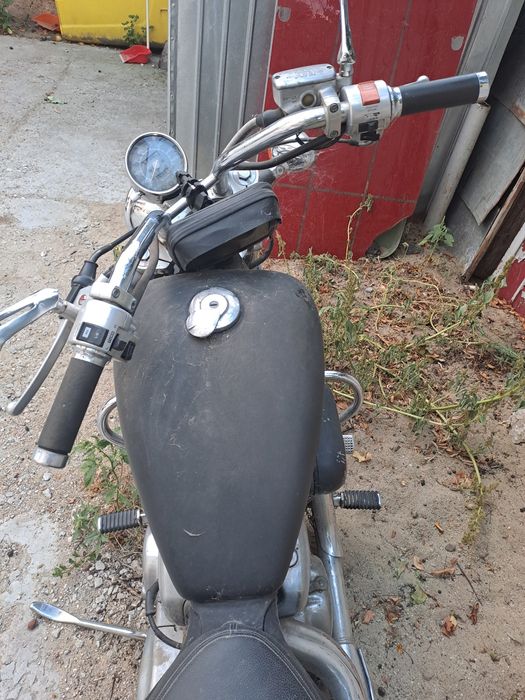 Vând Honda Shadow an 1992  acte în regulă plus fiscal, Trebuie baterie! Preț 1000de euro.