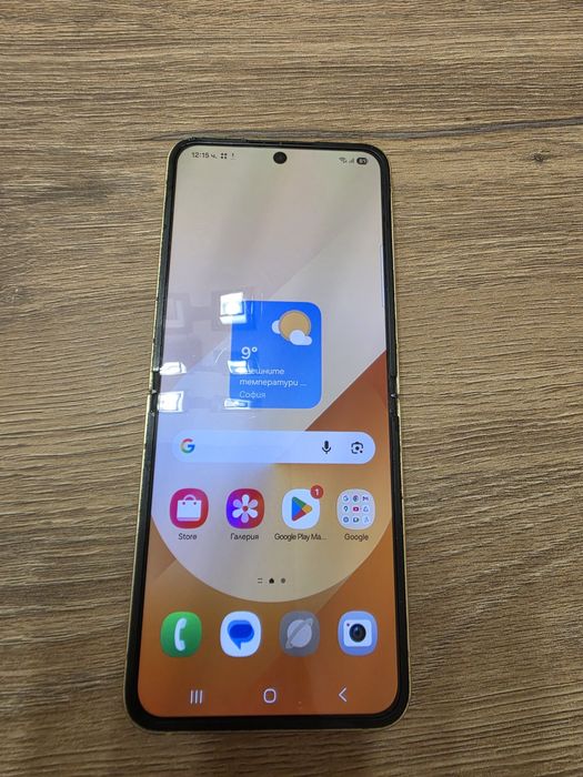 Samsung Galaxy Z flip 6 Gold