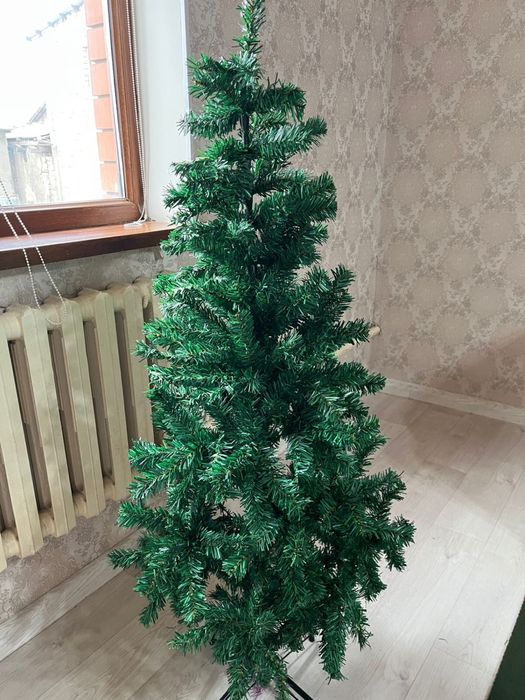 Новогодняя ёлка, компактная и пушистая