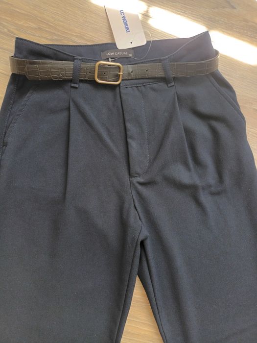 Нов дамски панталон тъмносин цвят с колан размер 36