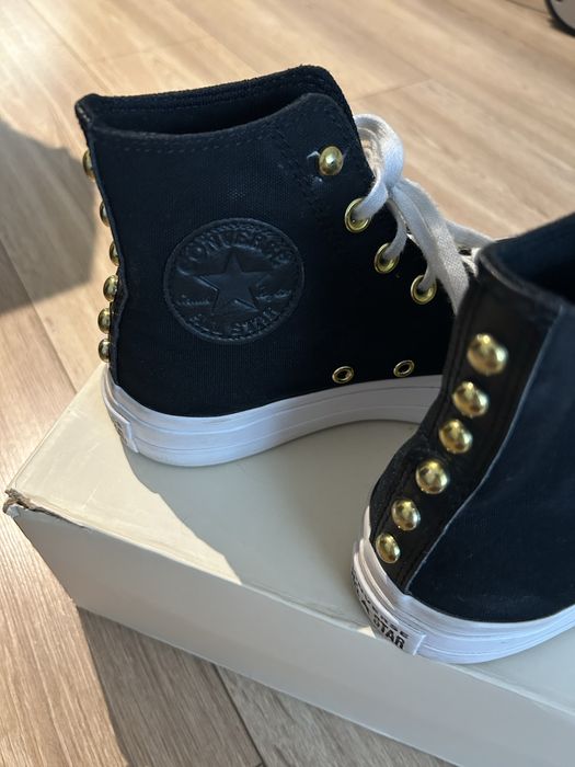 Нови Converse на платформа