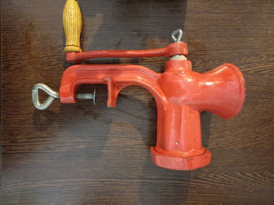 Vând mașini de tocat ,Flacăra vechi.