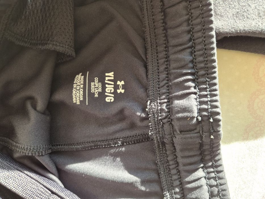 Продавам комплект Under armour момче