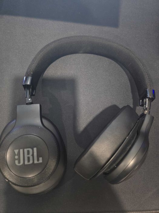 JBL E55BT безжични слушалки