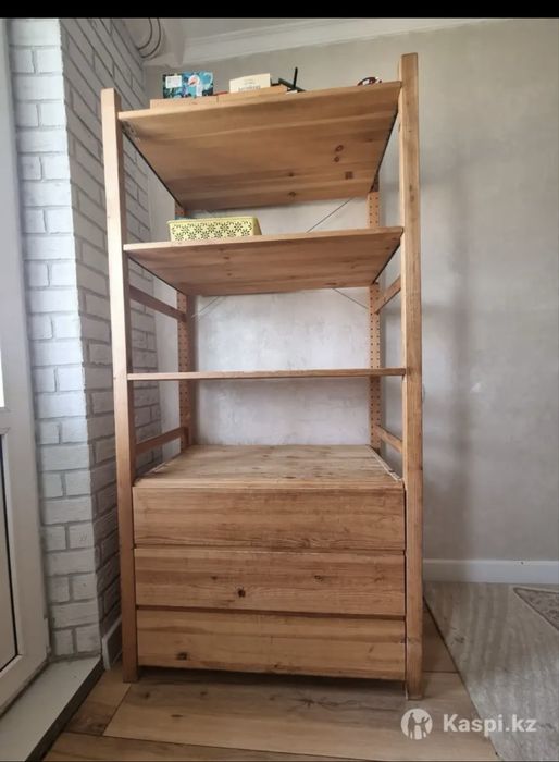 деревяный стеллаж Икеа + подарок люстра Икеа