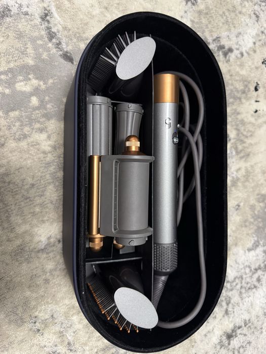 Dyson airwap, in stare perfecta