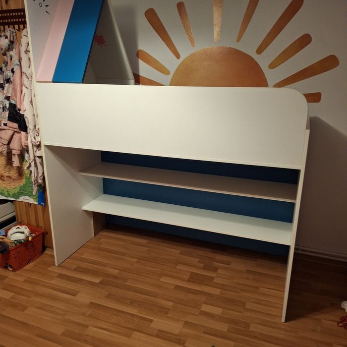 Pat etajat cu spatiu de depozitare ptr copii .