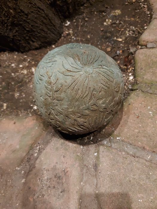 Bilă papală din bronz