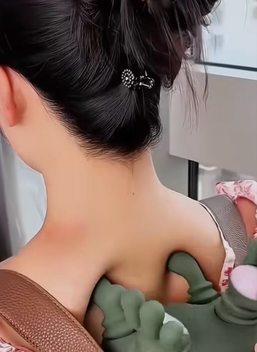 Aparat masaj gât & umeri – imită palmele umane, cu încălzire – nou