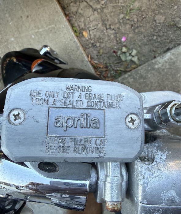Vând scuter Aprilia L3e.