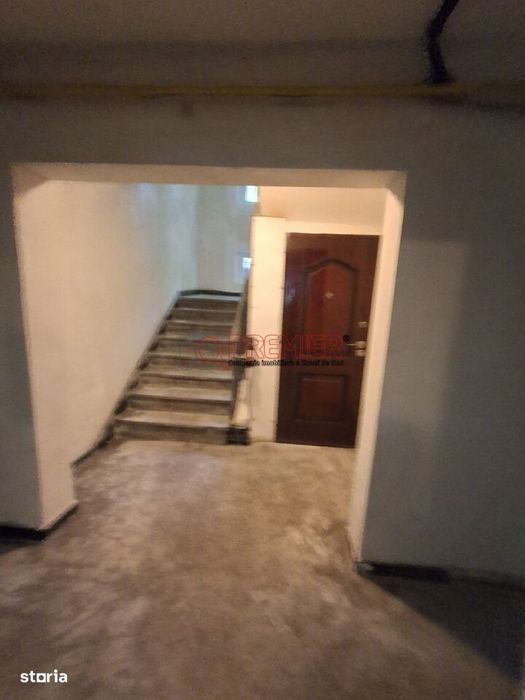 Sector 4 - Metrou Brancoveanu garsoniera decomandata